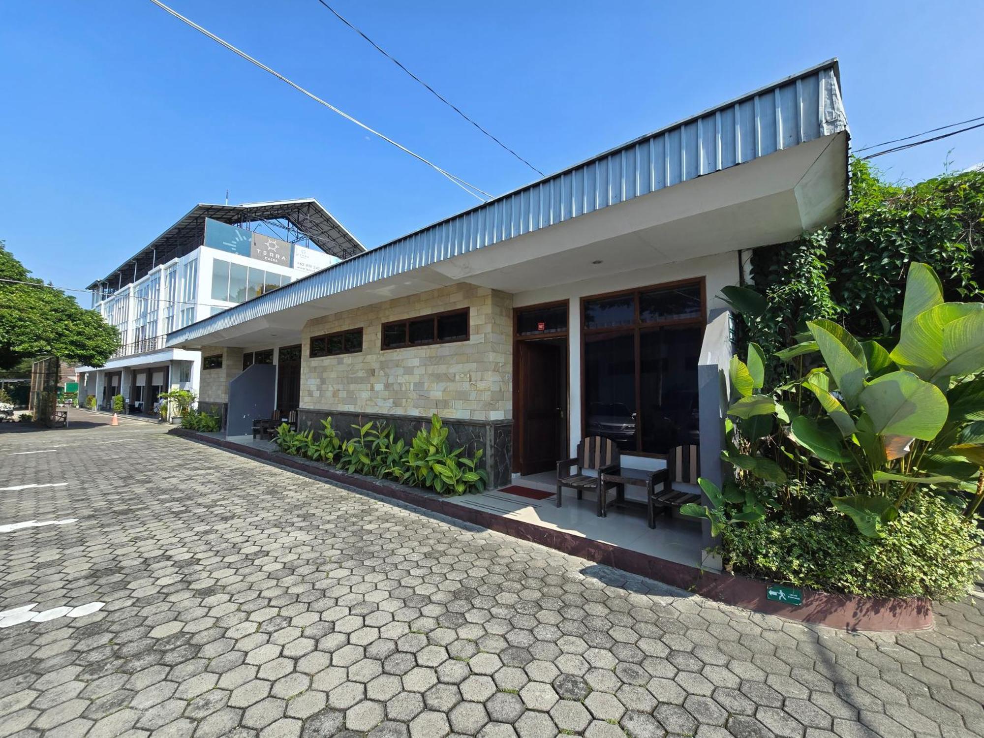 Kusma Hotel Bandungan Semarang Exterior photo