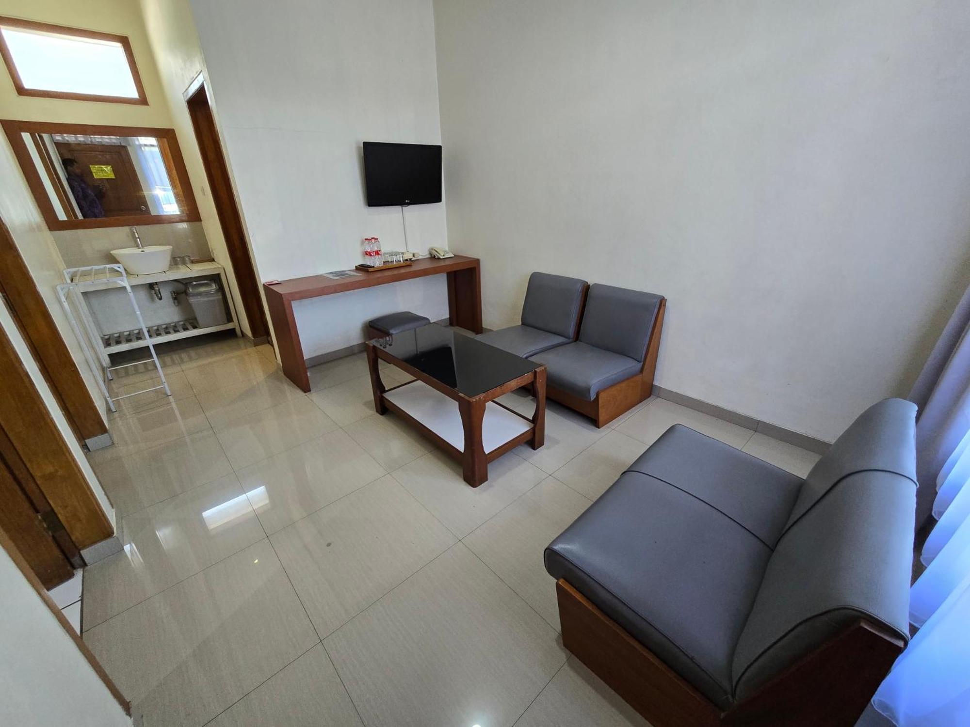 Kusma Hotel Bandungan Semarang Exterior photo