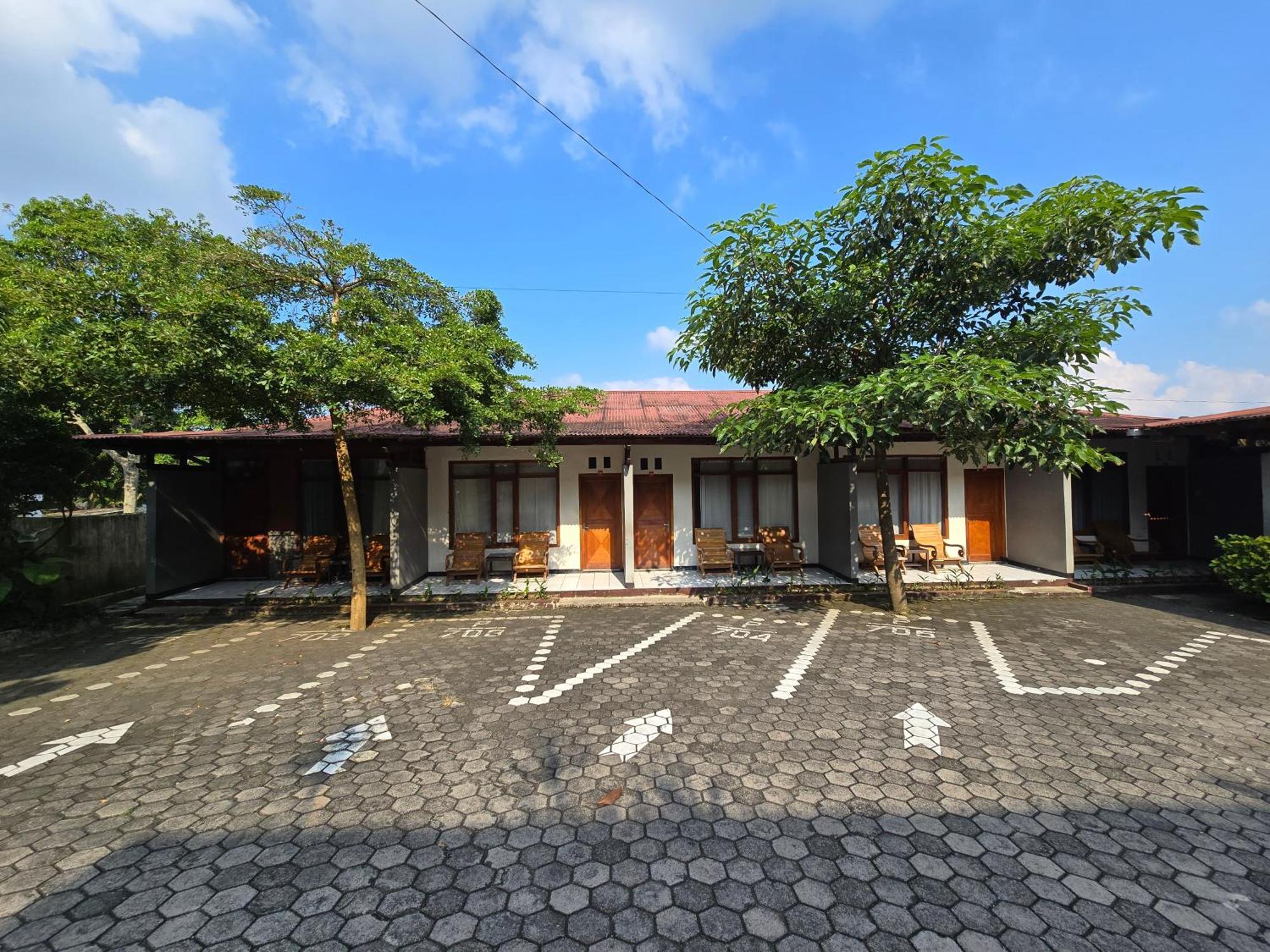 Kusma Hotel Bandungan Semarang Exterior photo